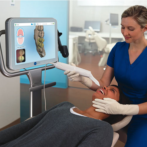 Align-iTero-scanning-patient multi generational family